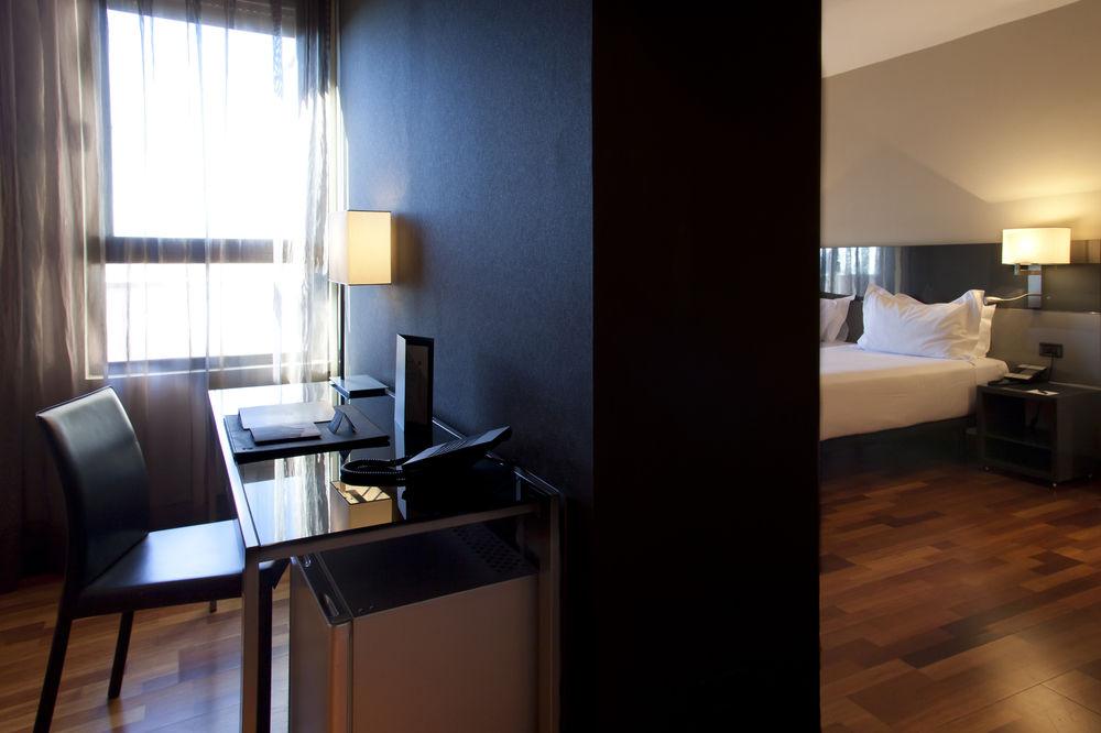 Ac Hotel Avenida De America By Marriott Madrid Exteriör bild