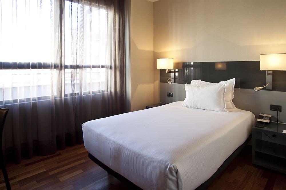 Ac Hotel Avenida De America By Marriott Madrid Exteriör bild
